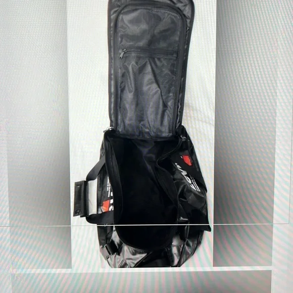 Pair of Levi’s duffle bags NWT - Picture 4 of 10